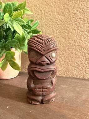 Vintage Coco Joe's Hapa Wood Hawaii Tiki Mother of Pearl Eyes Figurine, 4 Inch